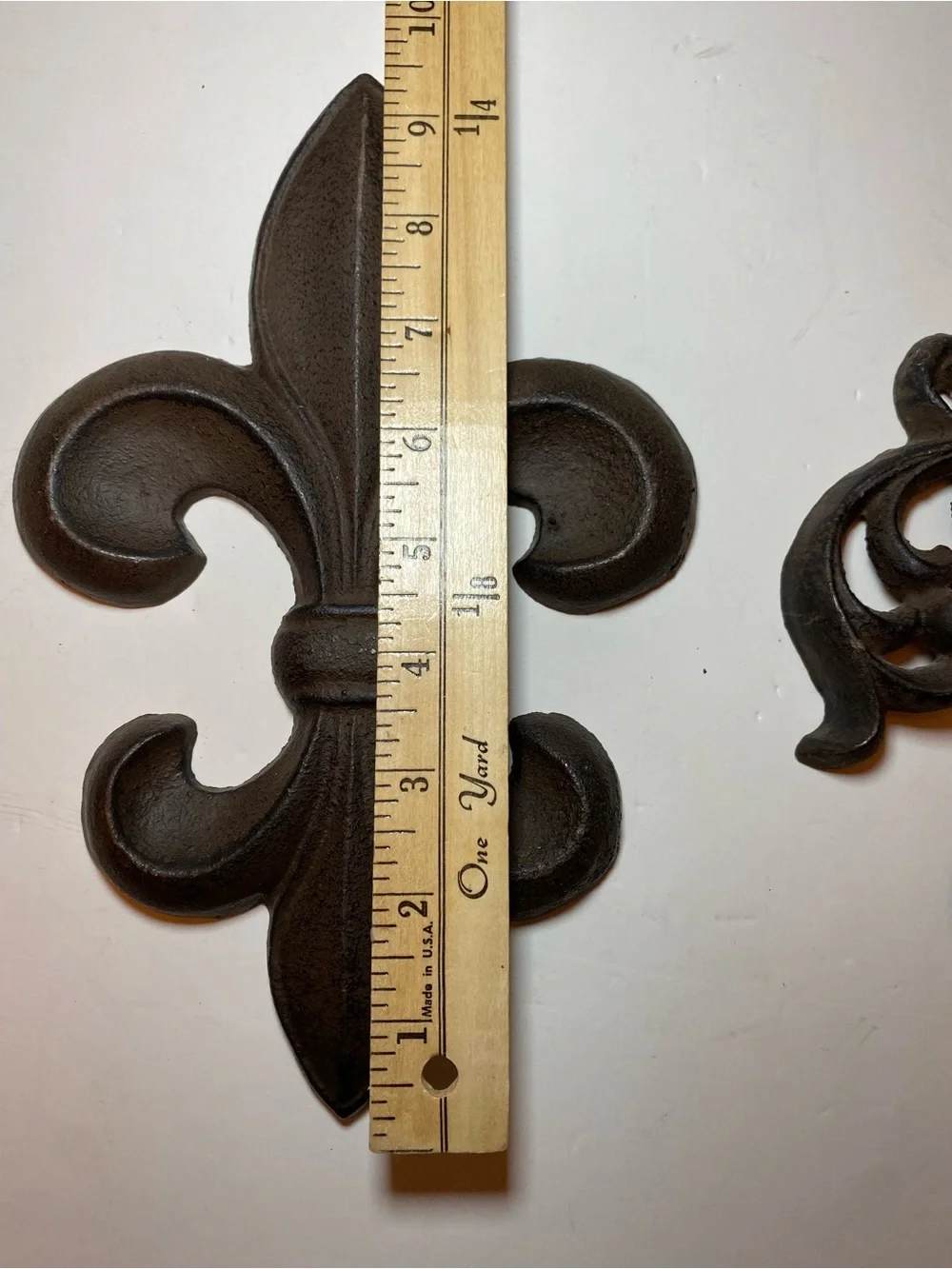 Decorative Fleur-de-Lis & Filigree Wall Plaques - Black/Dark Brown.